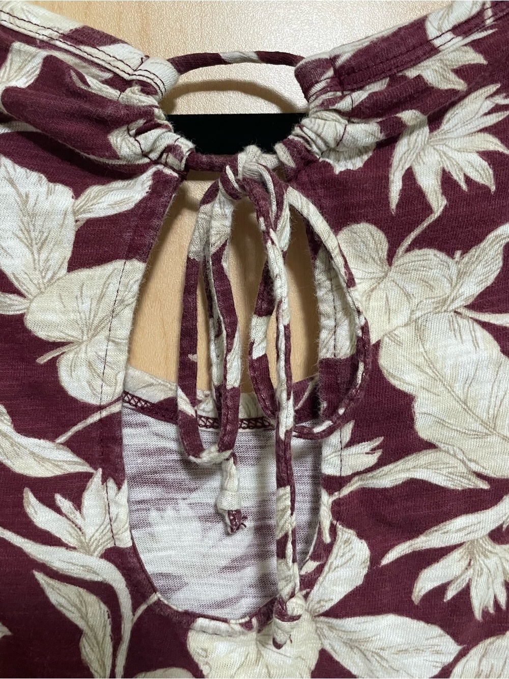 Old Navy Burgundy  and White Floral Tie-Back Tank Top - Picture 4 of 5